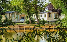 Lakeside Holiday Park